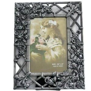 Vintage Embossed Pewter Frames In Box Set Of 2 Taiwan Never Used Decorative